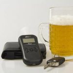 Test de alcoholemia y jarra de cerveza